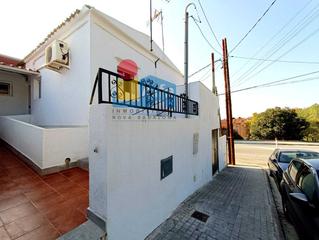 Casa  Carrer l'escala. Casa reformada a estrenar de 2 habitaciones con terraza..