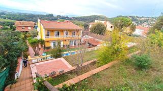 Chalet  Carrer de sant esteve. Casa independiente a 4 vientos con piscina.