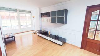 Pis  Passatge riu francolí. Piso de 3 habitaciones exteriores y ascensor en lloreda..