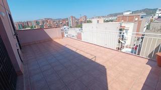 Àtic  Carrer de chopin. Ático con terraza de 23m2 en el barrio de sant crist. 3 habitaci