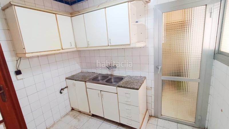Foto 03051bb0-668a-4957-9597-de30ee9aa89c. Piso  en Can Serra con 3 habitaciones y ascensor. cocina para reformar. en Hospitalet de Llobregat (L´)