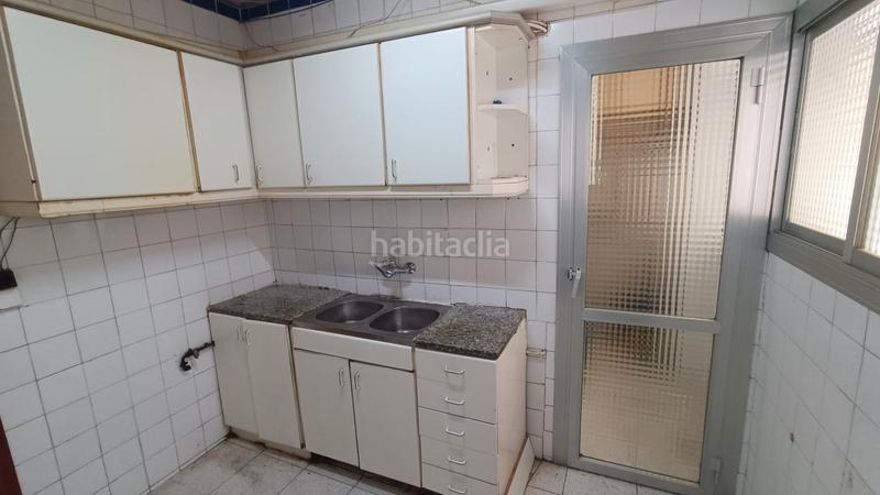 Foto 75e30b4c-0386-445f-b1f9-fc37857165c8. Piso  en Can Serra con 3 habitaciones y ascensor. cocina para reformar. en Hospitalet de Llobregat (L´)