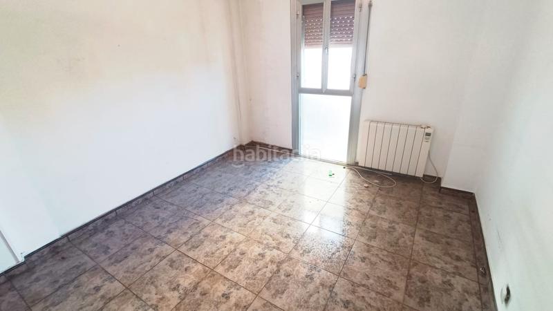 Foto b05fbff2-25fe-4538-8095-c42523a79c3f. Piso  en Can Serra con 3 habitaciones y ascensor. cocina para reformar. en Hospitalet de Llobregat (L´)