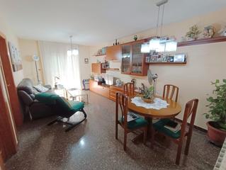 Pis  Carrer casas i amigó. Piso con 112 m2 de 4 habitaciones y 2 baños..