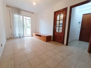 Pis  Passatge riu segre. Piso de 3 habitaciones con balcón y ascensor