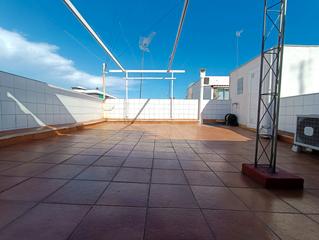 Casa  Carrer de marià benlliure. Edificio completo con múltiples opciones de uso.