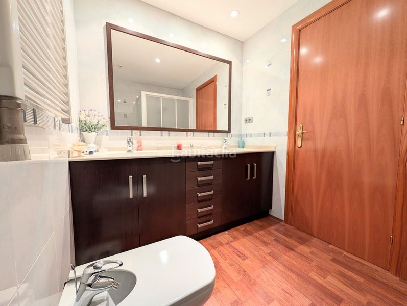 Foto 4ad32672-8672-4cb1-b413-db4c8ae53f6e. Maison avec chauffage dans Fondo Santa Coloma de Gramenet