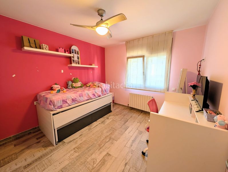 Foto 79d451c6-bf47-48fd-9938-8d09d3c096e5. Casa adossada amb aparcament a Sistrells Badalona