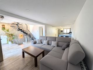 Casa adossada  Carrer de l'estrella. Espectacular casa de 4 habitaciones y 3 terrazas.