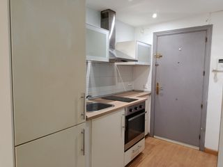 Location Studio  Avinguda de lloreda. Piso de 1 habitación con ascensor..