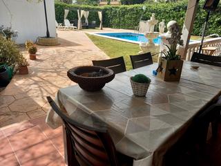 Chalet  Avenida las camelias. Gran chalet con piscina