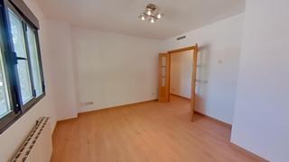 Lloguer Pis  Calle antonio lopez. Disponible!! se alquila vivienda de dos habitaciones en la zona