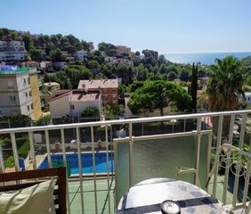 Piccolo appartamento in Carrer d' antoni gaudí 7. Apartamento con vistas al mar /2 dormitorios+piscina