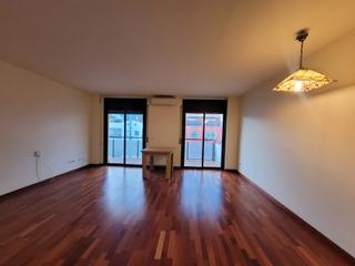 Zweistöckige Wohnung in Centre. Dúplex  situado en el centro /4 dormitorios,3 baños