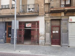 Local Comercial a Carrer joan baget 19. Local zona cntrica. urge venta
