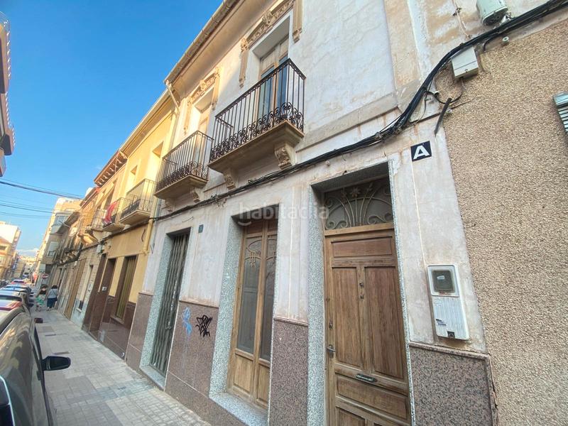 Foto f8fc8d76-7c34-4ad1-b9de-e7b226c860c7. Edifici a calle luis calpena 12 a Novelda