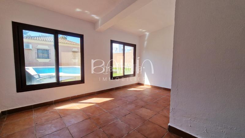 Foto 050da504-a04b-44bb-8746-b14a5278604e. Chalet avec cheminée chauffage parking piscine dans Chiclana de la Frontera