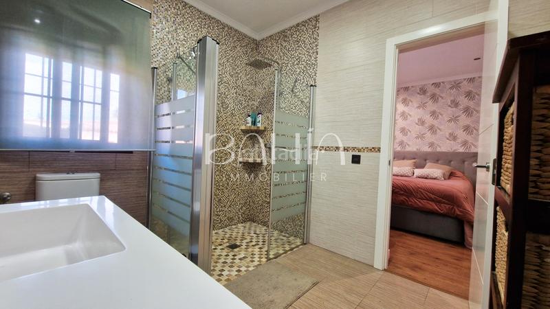 Foto 0ba28a6e-45cd-48ff-81f1-e593fd32ec9f. Chalet avec cheminée chauffage parking piscine dans Chiclana de la Frontera