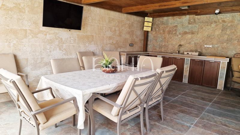 Foto 7f1cde92-9887-42df-8a50-716521b77b65. Chalet avec cheminée chauffage parking piscine dans Chiclana de la Frontera