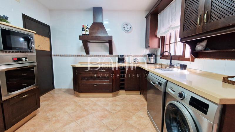 Foto 86777df7-a477-458b-b8c3-772fc662e427. Chalet avec cheminée chauffage parking piscine dans Chiclana de la Frontera