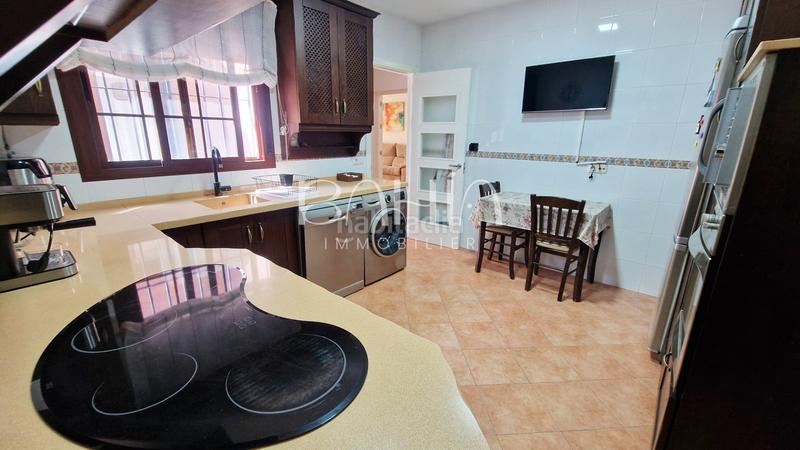 Foto becdf367-3c25-4910-a7e3-407e632350c9. Chalet avec cheminée chauffage parking piscine dans Chiclana de la Frontera