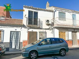 Maison jumelée à Calle ronda cuarto 50. Haznos tu oferta!!   casa adosada en fuente vaqueros con 4 dormi