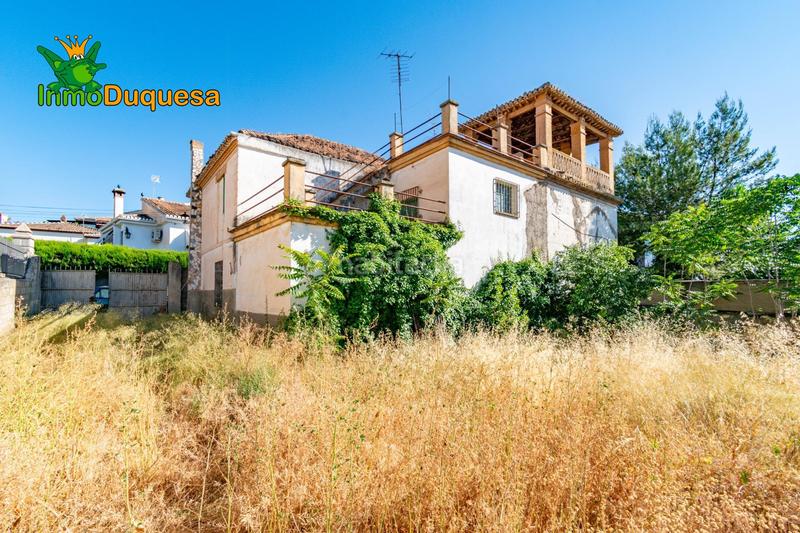 Foto ac6b2d99-ec0a-43d9-990d-bc78c7365943. Terreno residencial en calle calle del presbítero pedro ruiz de valdivia 8 solar urbano para edificio de pisos y aticos. en Zubia (La)