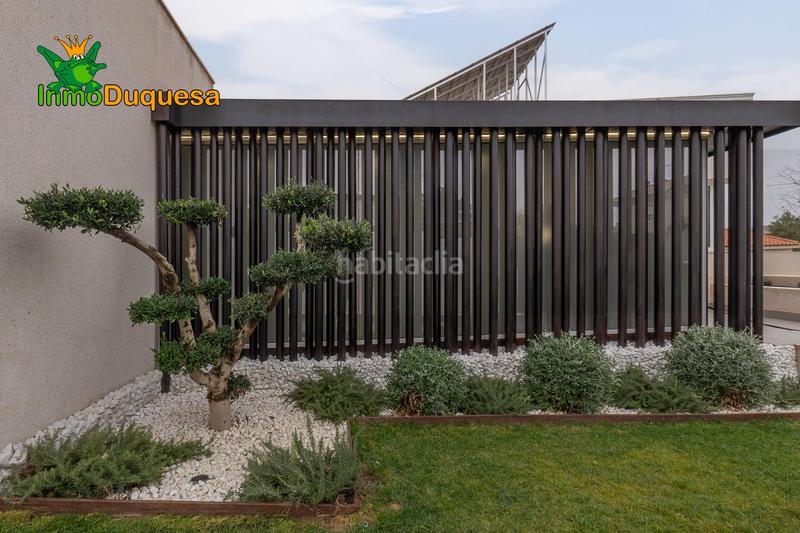 Foto 27a15b56-24ce-4449-99ec-42821104f076. Chalet  moderno con primeras calidades. en Otura