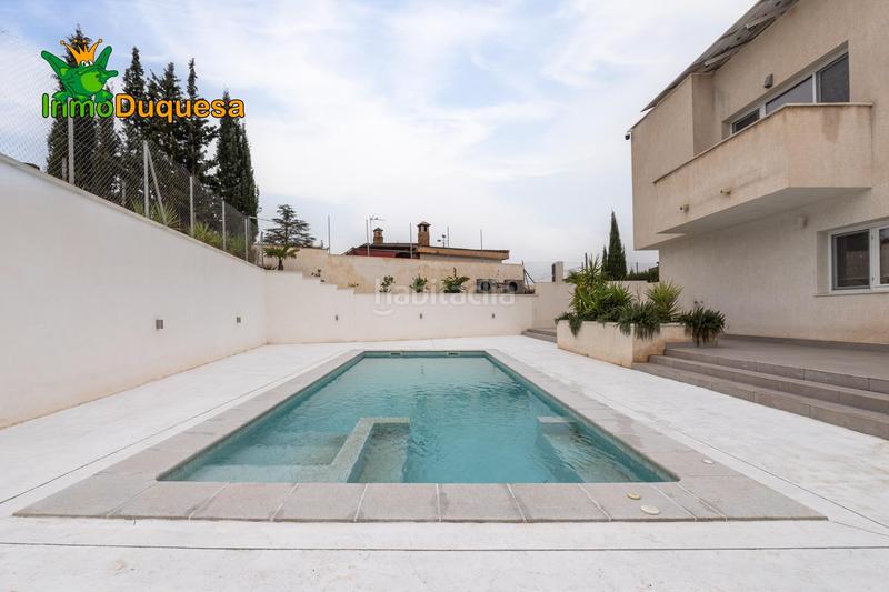Foto 6fd4c753-20b8-4813-9a54-8c7e32081144. Chalet  moderno con primeras calidades. en Otura