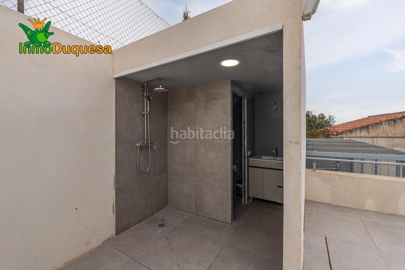 Foto a7f98be9-c2f8-4338-a618-517f1a03b387. Chalet  moderno con primeras calidades. en Otura