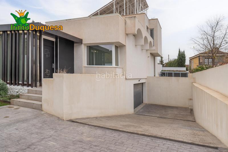 Foto b8d793be-4d8c-45d8-bc72-52d82f33ac5c. Chalet  moderno con primeras calidades. en Otura