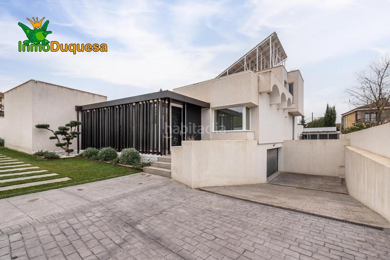 Foto ca57a746-c824-448a-aef8-dd0a30982777. Chalet  moderno con primeras calidades. en Otura