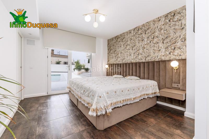 Foto e4c10f3d-0e83-42cf-b05d-7e2317389889. Chalet  moderno con primeras calidades. en Otura