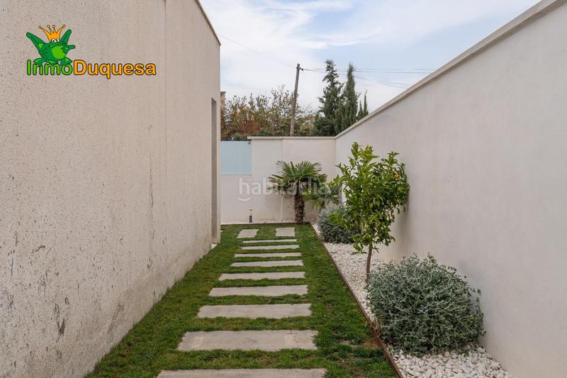 Foto f710b919-21c3-41fb-85ff-e5e599a2ed36. Chalet  moderno con primeras calidades. en Otura