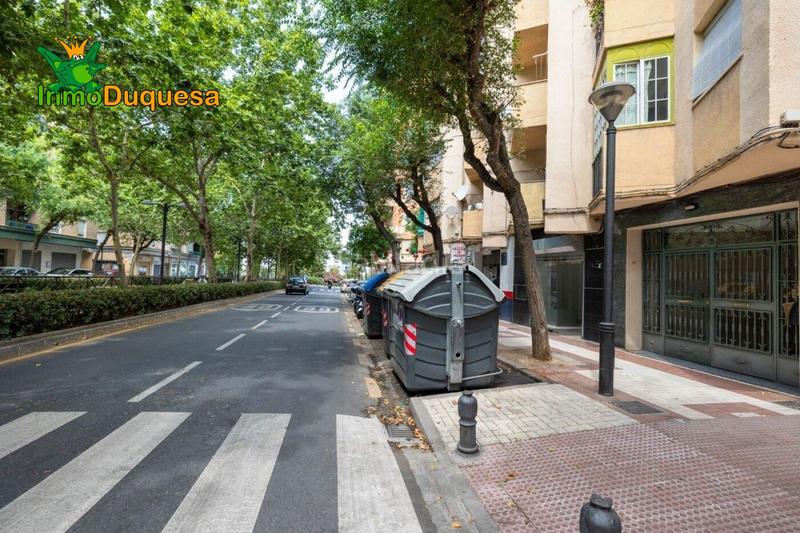 Foto 19d0d3e4-7895-4464-beee-35fd46a6a013. Local commercial dans avenida don bosco 15 dans Barrio de Zaidín Granada