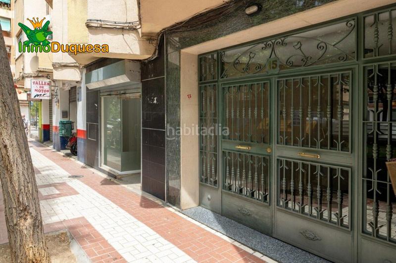 Foto 82b49921-bfe1-49b0-9b66-60876b4e0294. Local commercial dans avenida don bosco 15 dans Barrio de Zaidín Granada