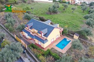 Xalet a Güéjar Sierra. Chalet con piscina propia.