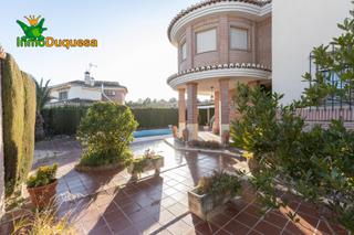 Chalet à Albolote. Chalet independiente en urb. pantano de cubillas.