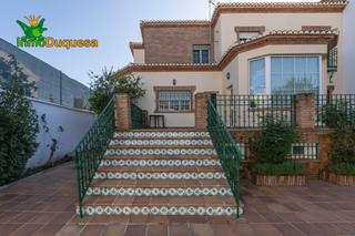 Xalet  Calle fernando de los rios. Chalet de 505 m2 construidos con piscina y jardines. 5 dormitori