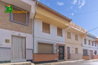 Reihenhaus  Calle grupo paz, calle sifones. Casa y nave en alomartes
