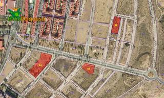 Residential Plot in Calle alcalde mosen rubi sn. Haznos tu oferta de precio!! 3 solares urbanos en cartuja para 8