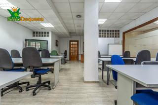 Local Comercial en Calle ISAAC ALBENIZ