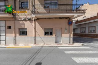 Local Comercial  Calle calle de maría del mar. Local con apartamento y cocheras en maracena!!!!
