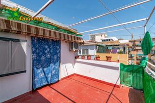 Attique à Juan de la cierva 4. Ático en el zaidin sin ascensor