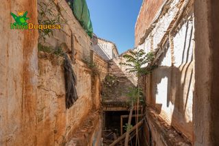 Casa adosada en La Zubia Ciudad. Casa para reformar en el centro de la zubia