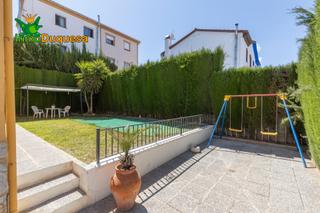 Maison jumelée à Gójar. Pareado en gójar con jardín de 150m