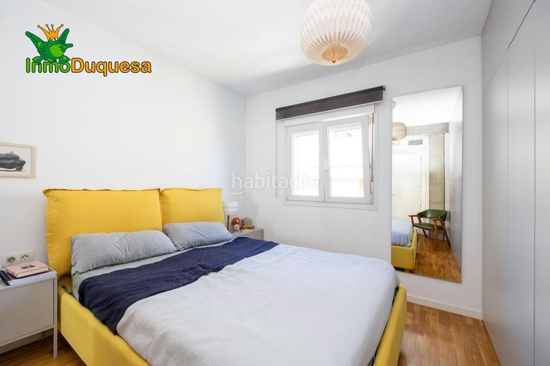 Foto a42cc3a0-d2d1-483c-8b2a-e5e46f63066e. Ático  reformado en última planta junto calle alhamar. posibilidad de volver a 3 dorm. en Granada