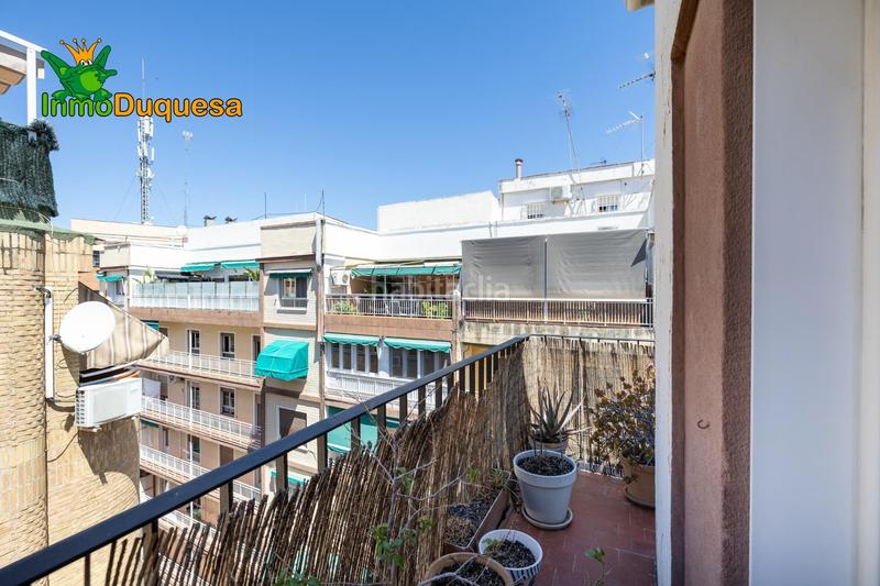 Foto ffc445e0-979b-4f06-9947-6aa5f3bf5bd9. Ático  reformado en última planta junto calle alhamar. posibilidad de volver a 3 dorm. en Granada