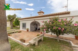 Xalet a Urbanizacion puntalón. Chalet en una planta en motril