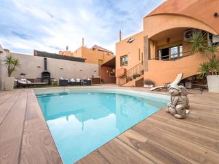Maison à Calle la rioja 15. Chalet pareado en las gabias. para entrar a vivir.